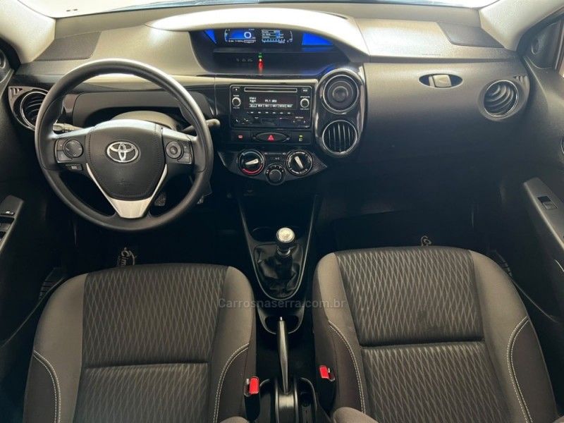 TOYOTA ETIOS 1.5 XS SEDAN 16V 2018/2018 CIMIRRO AUTOMÓVEIS TAQUARA / Carros no Vale TOYOTA ETIOS 1.5 XS SEDAN 16V 2018/2018 CIMIRRO AUTOMÓVEIS TAQUARA / Carros no Vale