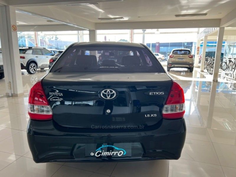 TOYOTA ETIOS 1.5 XS SEDAN 16V 2018/2018 CIMIRRO AUTOMÓVEIS TAQUARA / Carros no Vale TOYOTA ETIOS 1.5 XS SEDAN 16V 2018/2018 CIMIRRO AUTOMÓVEIS TAQUARA / Carros no Vale