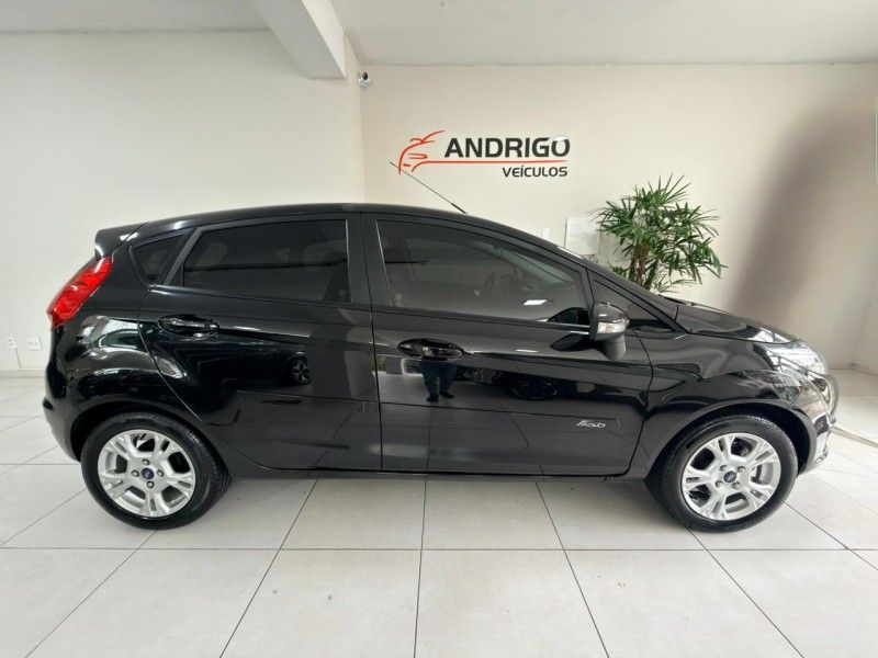 FORD FIESTA 1.6 SEL HATCH 16V 2017/2017 ANDRIGO VEÍCULOS CAXIAS DO SUL / Carros no Vale