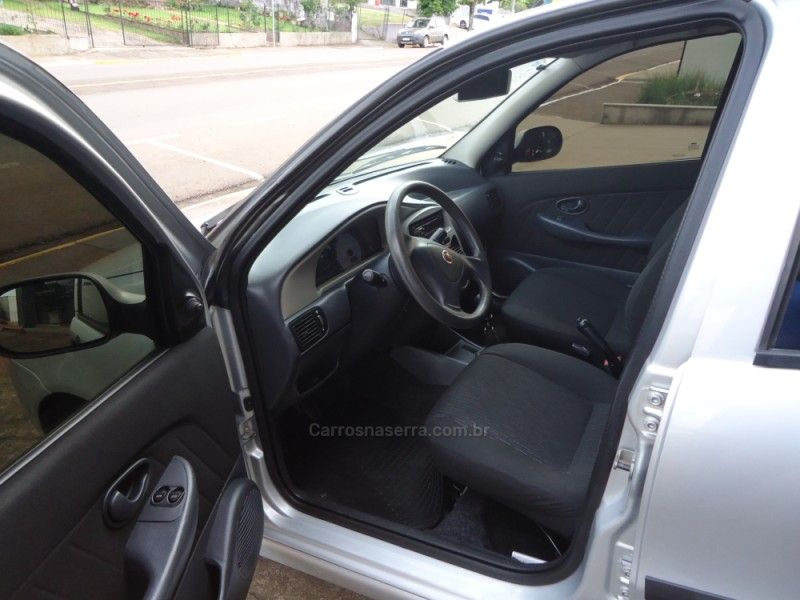 FIAT PALIO 1.0 MPI FIRE CELEBRATION ECONOMY 8V 2013/2013 BOURSCHEID CARROS E MOTOS SANTA CLARA DO SUL / Carros no Vale