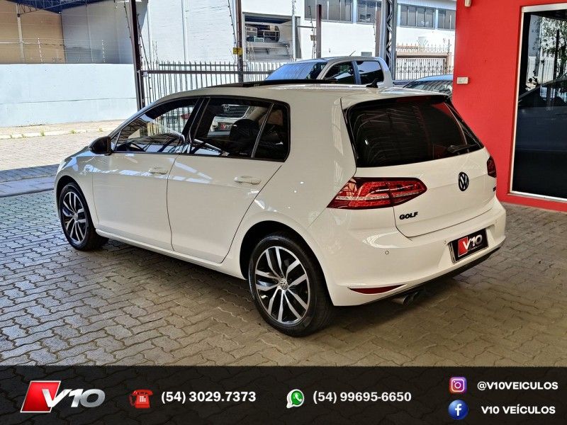 VOLKSWAGEN GOLF 1.4 TSI HIGHLINE 16V 2015/2015 V10 VEÍCULOS CAXIAS DO SUL / Carros no Vale