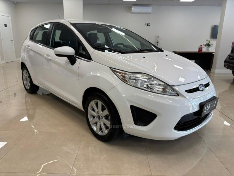 FORD FIESTA 1.6 SE HATCH 16V 2012/2012 LUIGGI AUTOMÓVEIS CARLOS BARBOSA / Carros no Vale
