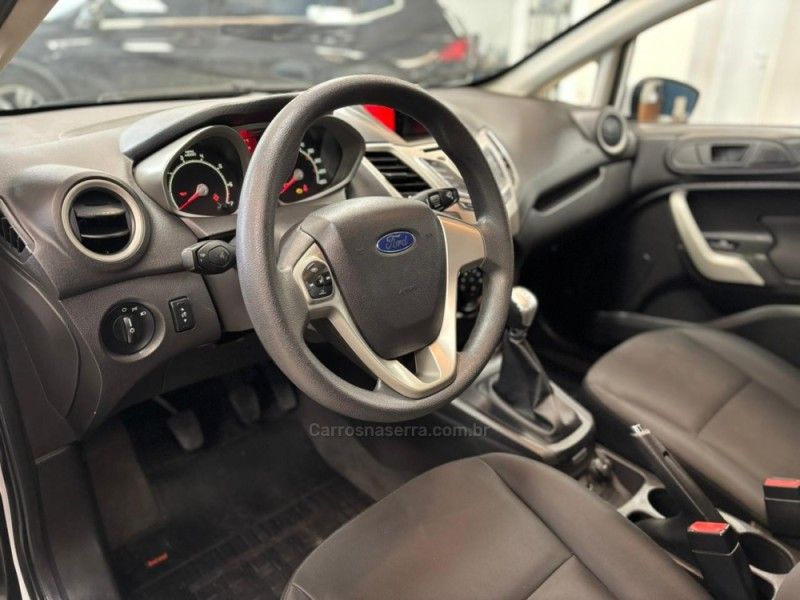 FORD FIESTA 1.6 SE HATCH 16V 2012/2012 LUIGGI AUTOMÓVEIS CARLOS BARBOSA / Carros no Vale