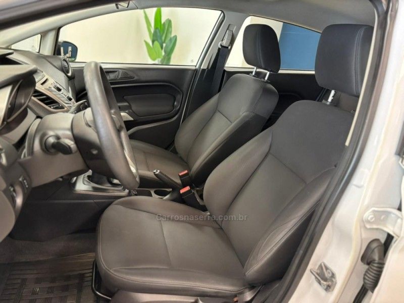 FORD FIESTA 1.6 SE HATCH 16V 2012/2012 LUIGGI AUTOMÓVEIS CARLOS BARBOSA / Carros no Vale