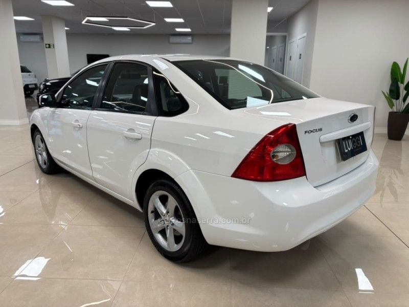 FORD FOCUS 1.6 S SEDAN 16V 2010/2011 LUIGGI AUTOMÓVEIS CARLOS BARBOSA / Carros no Vale FORD FOCUS 1.6 S SEDAN 16V 2010/2011 LUIGGI AUTOMÓVEIS CARLOS BARBOSA / Carros no Vale