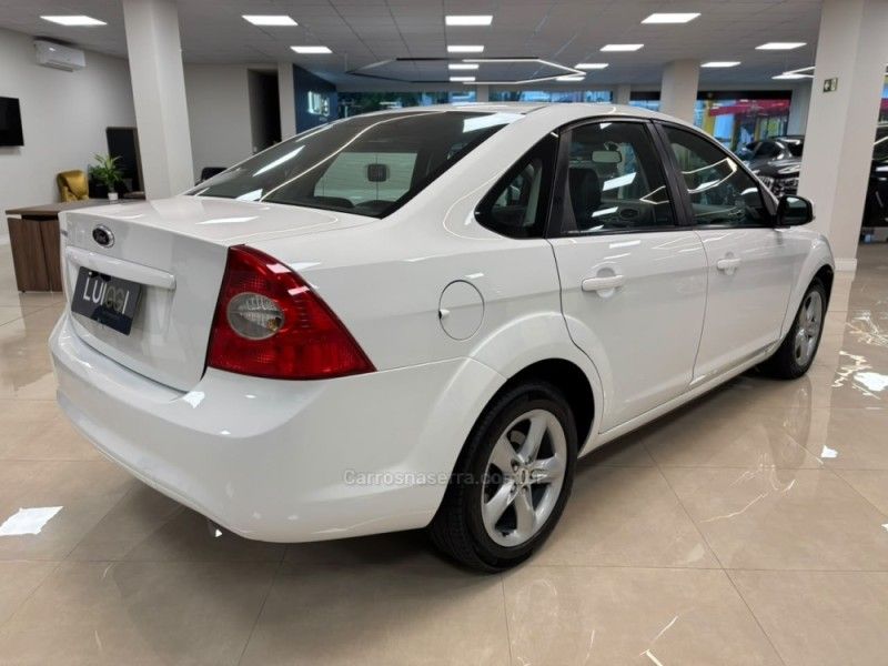 FORD FOCUS 1.6 S SEDAN 16V 2010/2011 LUIGGI AUTOMÓVEIS CARLOS BARBOSA / Carros no Vale FORD FOCUS 1.6 S SEDAN 16V 2010/2011 LUIGGI AUTOMÓVEIS CARLOS BARBOSA / Carros no Vale