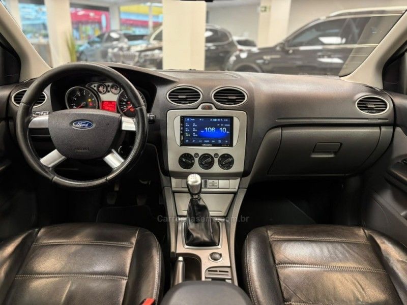 FORD FOCUS 1.6 S SEDAN 16V 2010/2011 LUIGGI AUTOMÓVEIS CARLOS BARBOSA / Carros no Vale FORD FOCUS 1.6 S SEDAN 16V 2010/2011 LUIGGI AUTOMÓVEIS CARLOS BARBOSA / Carros no Vale