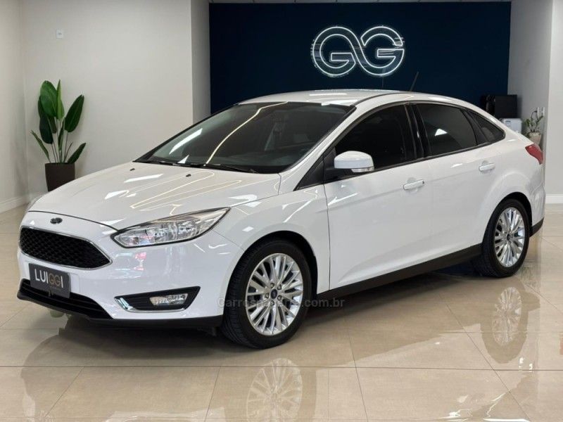 FORD FOCUS 2.0 SE FASTBACK 16V 2018/2018 LUIGGI AUTOMÓVEIS CARLOS BARBOSA / Carros no Vale