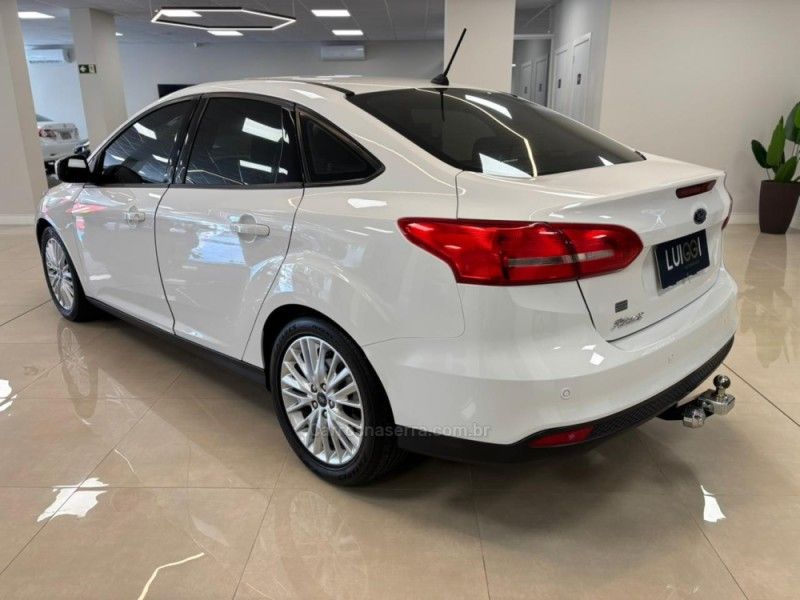 FORD FOCUS 2.0 SE FASTBACK 16V 2018/2018 LUIGGI AUTOMÓVEIS CARLOS BARBOSA / Carros no Vale