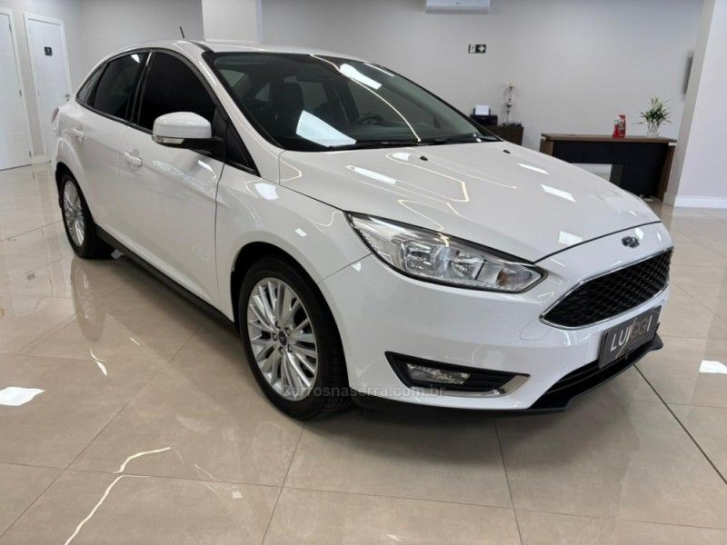FORD FOCUS 2.0 SE FASTBACK 16V 2018/2018 LUIGGI AUTOMÓVEIS CARLOS BARBOSA / Carros no Vale