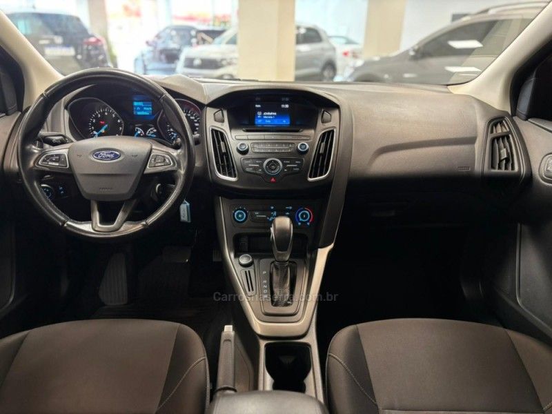 FORD FOCUS 2.0 SE FASTBACK 16V 2018/2018 LUIGGI AUTOMÓVEIS CARLOS BARBOSA / Carros no Vale