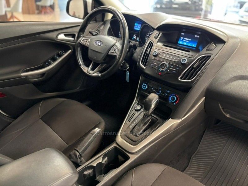 FORD FOCUS 2.0 SE FASTBACK 16V 2018/2018 LUIGGI AUTOMÓVEIS CARLOS BARBOSA / Carros no Vale