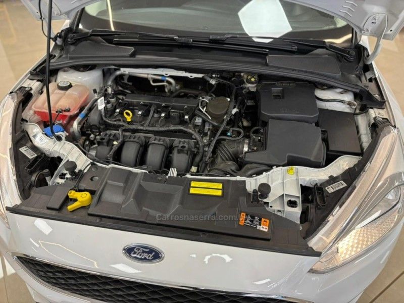 FORD FOCUS 2.0 SE FASTBACK 16V 2018/2018 LUIGGI AUTOMÓVEIS CARLOS BARBOSA / Carros no Vale