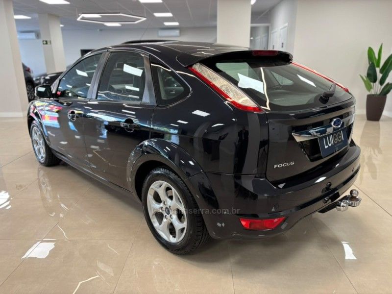 FORD FOCUS 2.0 TITANIUM HATCH 16V 2013/2013 LUIGGI AUTOMÓVEIS CARLOS BARBOSA / Carros no Vale