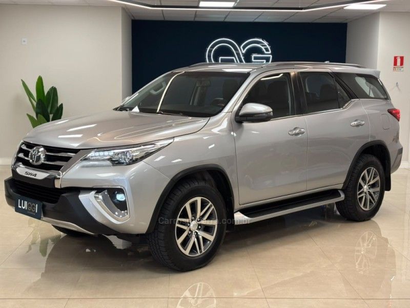 TOYOTA HILUX SW4 2.8 SRX 4X4 16V TURBO INTERCOOLER 2018/2018 LUIGGI AUTOMÓVEIS CARLOS BARBOSA / Carros no Vale TOYOTA HILUX SW4 2.8 SRX 4X4 16V TURBO INTERCOOLER 2018/2018 LUIGGI AUTOMÓVEIS CARLOS BARBOSA / Carros no Vale