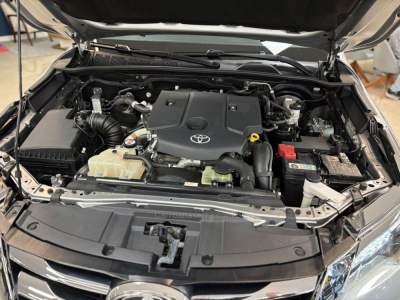 TOYOTA HILUX SW4 2.8 SRX 4X4 16V TURBO INTERCOOLER 2018/2018 LUIGGI AUTOMÓVEIS CARLOS BARBOSA / Carros no Vale TOYOTA HILUX SW4 2.8 SRX 4X4 16V TURBO INTERCOOLER 2018/2018 LUIGGI AUTOMÓVEIS CARLOS BARBOSA / Carros no Vale