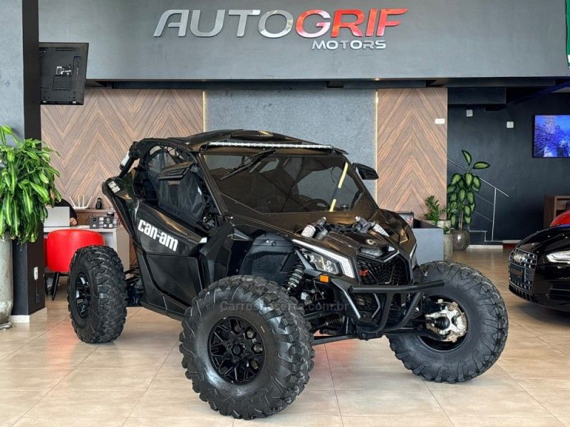 CAN-AM MAVERICK XRS X3 XRS TURBO RR SMART SHOX 2018/2018 AUTOGRIF MOTORS CAMPO BOM / Carros no Vale CAN-AM MAVERICK XRS X3 XRS TURBO RR SMART SHOX 2018/2018 AUTOGRIF MOTORS CAMPO BOM / Carros no Vale