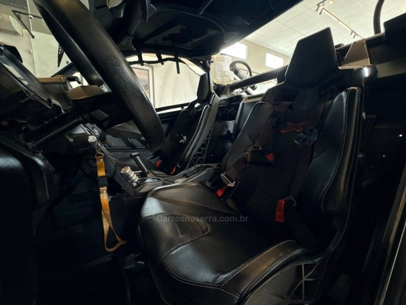 CAN-AM MAVERICK XRS X3 XRS TURBO RR SMART SHOX 2018/2018 AUTOGRIF MOTORS CAMPO BOM / Carros no Vale CAN-AM MAVERICK XRS X3 XRS TURBO RR SMART SHOX 2018/2018 AUTOGRIF MOTORS CAMPO BOM / Carros no Vale