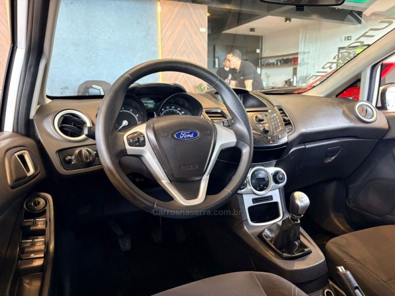 FORD FIESTA 1.6 SEL HATCH 16V 2017/2017 AUTOGRIF MOTORS CAMPO BOM / Carros no Vale FORD FIESTA 1.6 SEL HATCH 16V 2017/2017 AUTOGRIF MOTORS CAMPO BOM / Carros no Vale