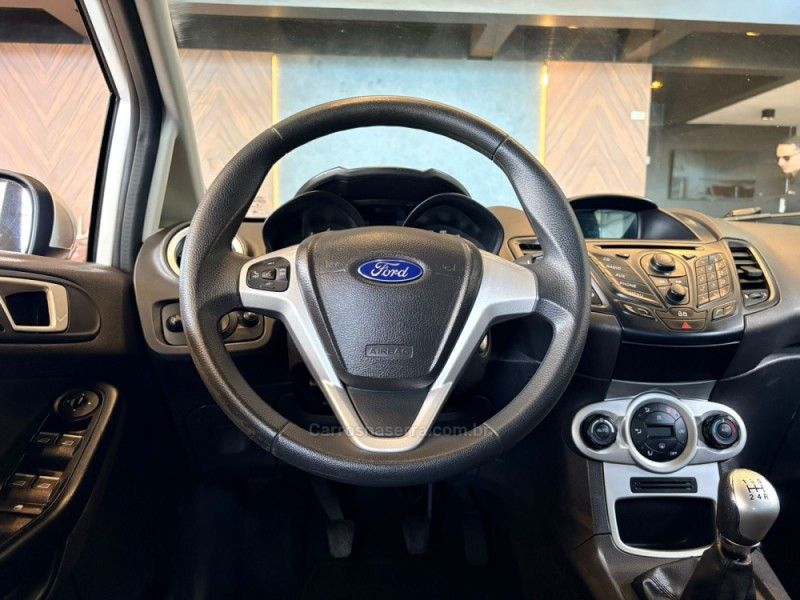 FORD FIESTA 1.6 SEL HATCH 16V 2017/2017 AUTOGRIF MOTORS CAMPO BOM / Carros no Vale FORD FIESTA 1.6 SEL HATCH 16V 2017/2017 AUTOGRIF MOTORS CAMPO BOM / Carros no Vale