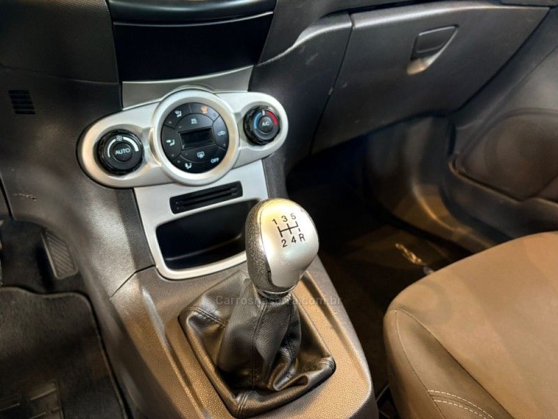 FORD FIESTA 1.6 SEL HATCH 16V 2017/2017 AUTOGRIF MOTORS CAMPO BOM / Carros no Vale FORD FIESTA 1.6 SEL HATCH 16V 2017/2017 AUTOGRIF MOTORS CAMPO BOM / Carros no Vale