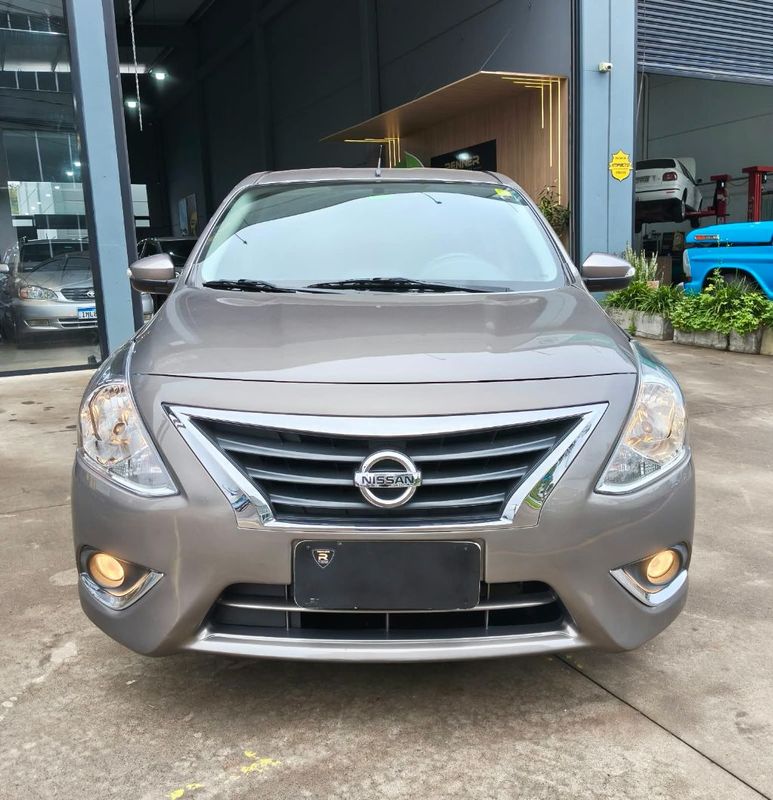 Nissan VERSA SL 1.6 16V FlexStart 2016/2017 RENNER AUTOMÓVEIS LAJEADO / Carros no Vale