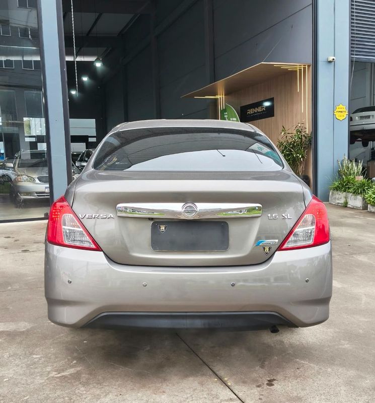 Nissan VERSA SL 1.6 16V FlexStart 2016/2017 RENNER AUTOMÓVEIS LAJEADO / Carros no Vale