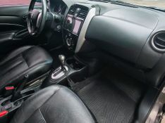 Nissan VERSA SL 1.6 16V FlexStart 2016/2017 RENNER AUTOMÓVEIS LAJEADO / Carros no Vale