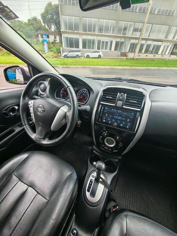 Nissan VERSA SL 1.6 16V FlexStart 2016/2017 RENNER AUTOMÓVEIS LAJEADO / Carros no Vale