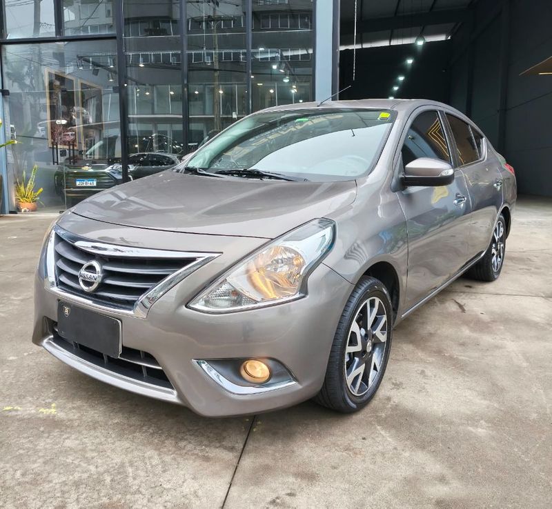 Nissan VERSA SL 1.6 16V FlexStart 2016/2017 RENNER AUTOMÓVEIS LAJEADO / Carros no Vale