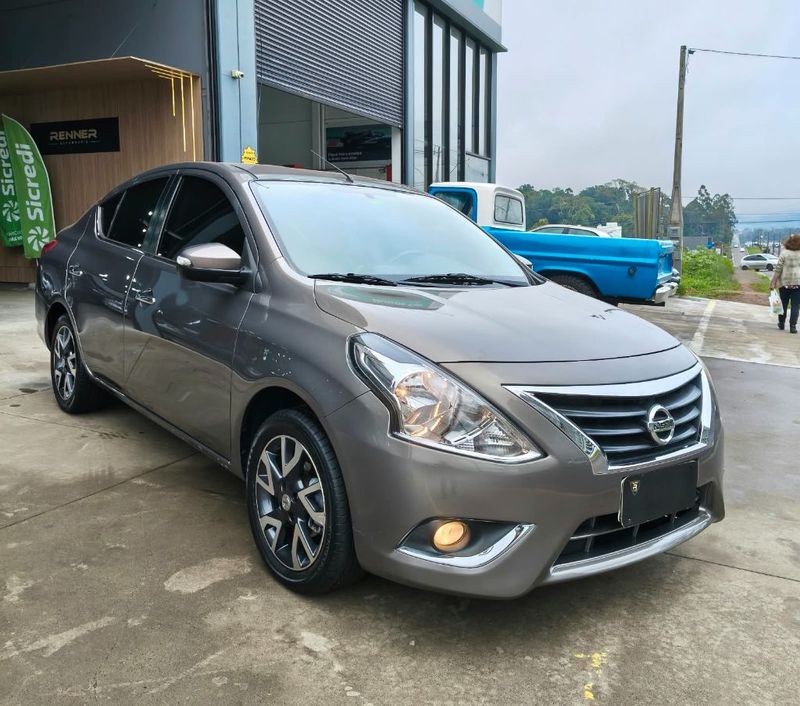Nissan VERSA SL 1.6 16V FlexStart 2016/2017 RENNER AUTOMÓVEIS LAJEADO / Carros no Vale