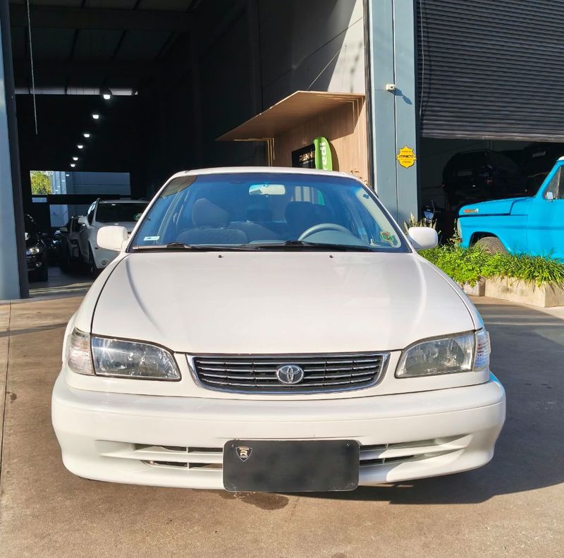 Toyota Corolla XEi 1.8/ 16V 2002/2002 RENNER AUTOMÓVEIS LAJEADO / Carros no Vale