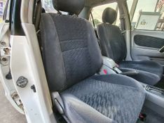Toyota Corolla XEi 1.8/ 16V 2002/2002 RENNER AUTOMÓVEIS LAJEADO / Carros no Vale