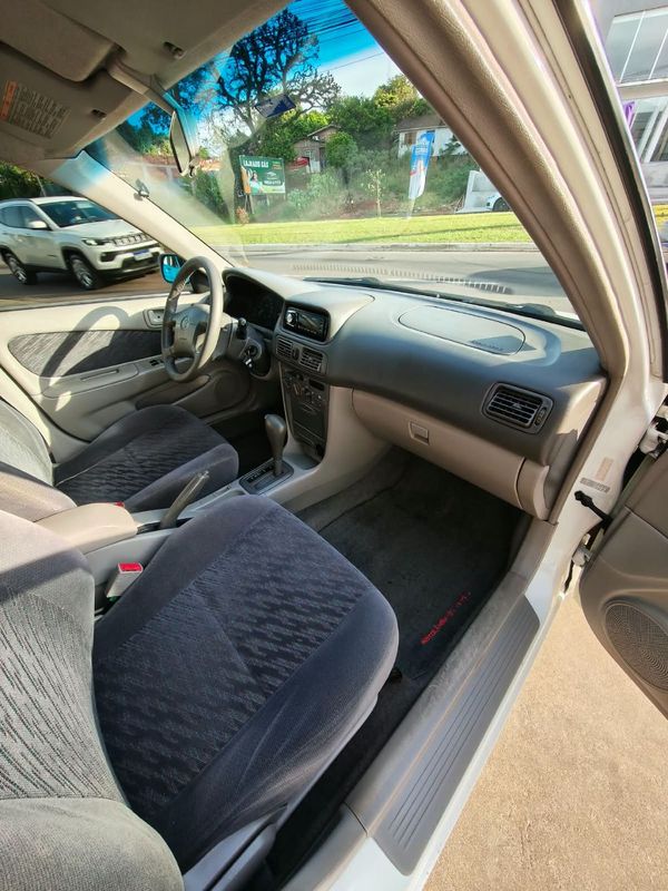 Toyota Corolla XEi 1.8/ 16V 2002/2002 RENNER AUTOMÓVEIS LAJEADO / Carros no Vale