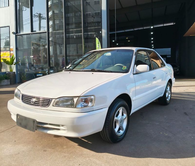 Toyota Corolla XEi 1.8/ 16V 2002/2002 RENNER AUTOMÓVEIS LAJEADO / Carros no Vale