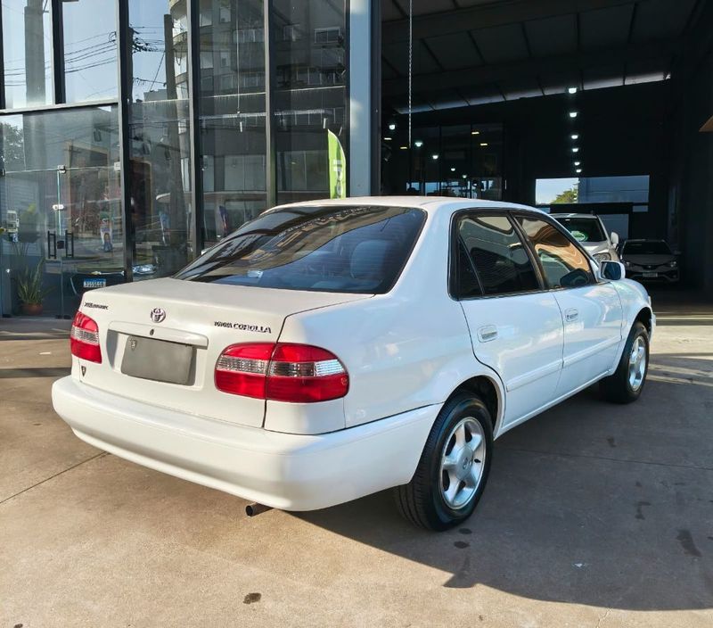 Toyota Corolla XEi 1.8/ 16V 2002/2002 RENNER AUTOMÓVEIS LAJEADO / Carros no Vale