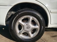 Toyota Corolla XEi 1.8/ 16V 2002/2002 RENNER AUTOMÓVEIS LAJEADO / Carros no Vale