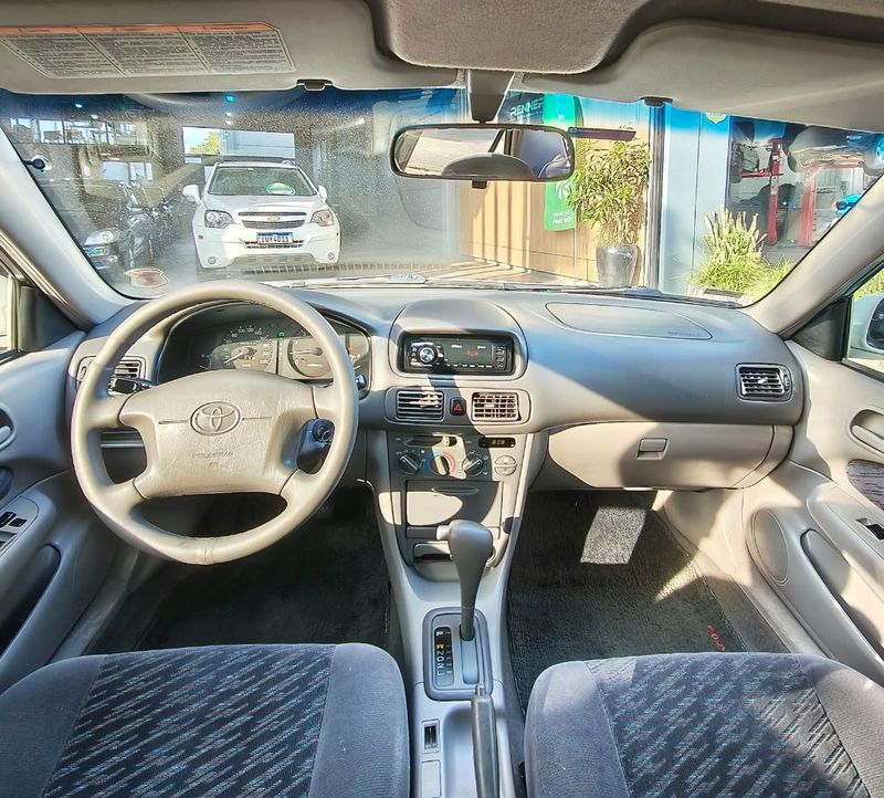 Toyota Corolla XEi 1.8/ 16V 2002/2002 RENNER AUTOMÓVEIS LAJEADO / Carros no Vale