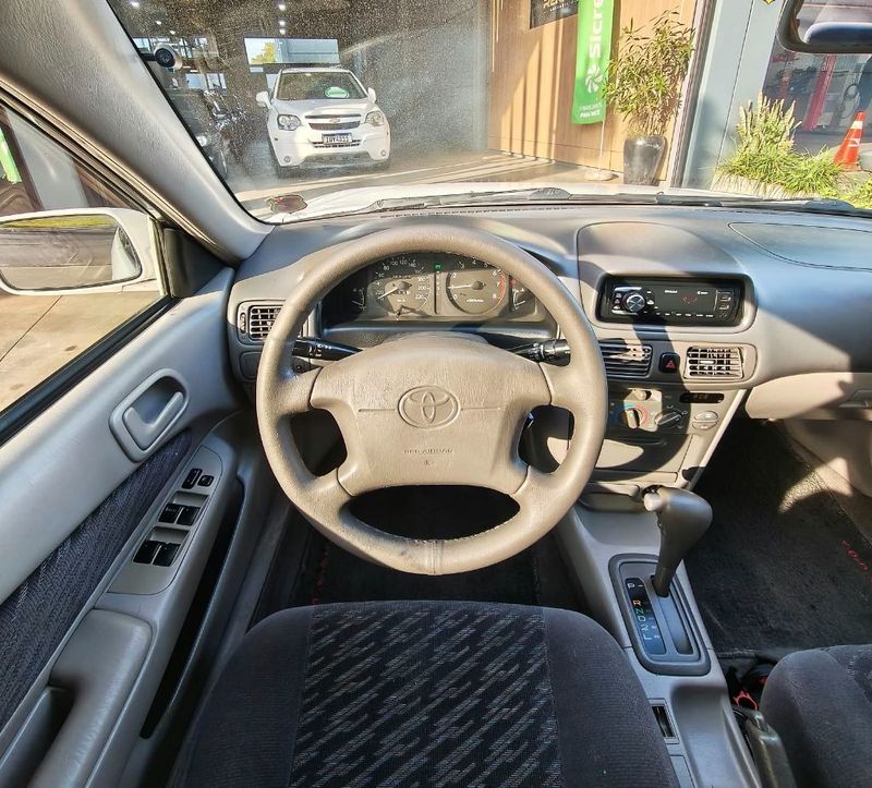 Toyota Corolla XEi 1.8/ 16V 2002/2002 RENNER AUTOMÓVEIS LAJEADO / Carros no Vale