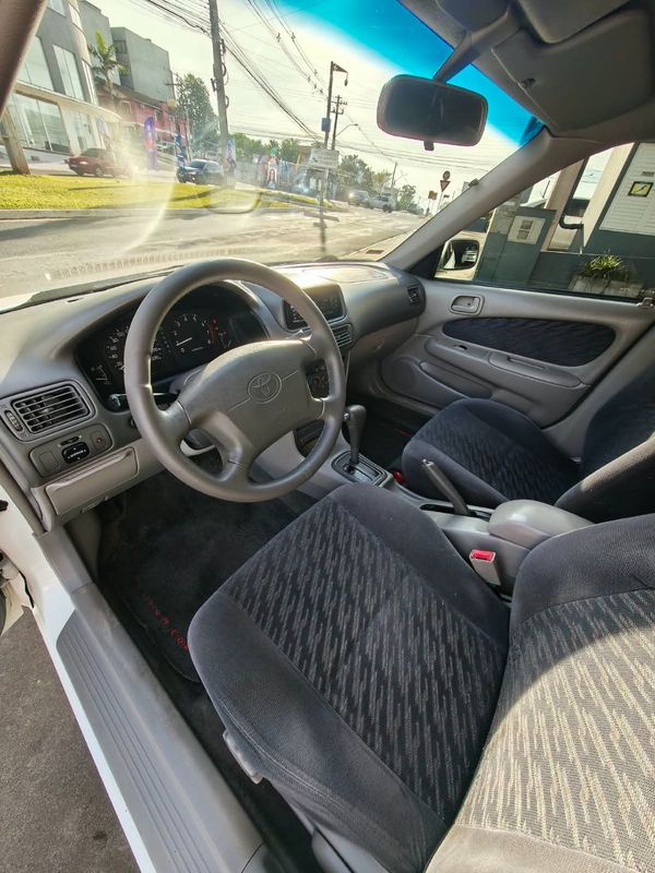 Toyota Corolla XEi 1.8/ 16V 2002/2002 RENNER AUTOMÓVEIS LAJEADO / Carros no Vale