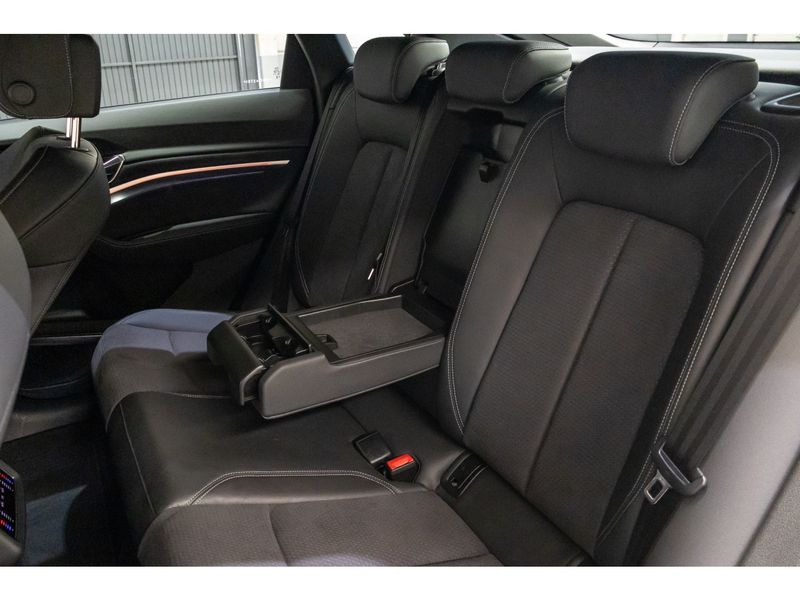 AUDI Q8 E-TRON 55 ELÉTRICO SPORTBACK PERFORMANCE BLACK QUATTRO 2023/2024 PASTORE CAR COLLECTION BENTO GONÇALVES / Carros no Vale AUDI Q8 E-TRON 55 ELÉTRICO SPORTBACK PERFORMANCE BLACK QUATTRO 2023/2024 PASTORE CAR COLLECTION BENTO GONÇALVES / Carros no Vale