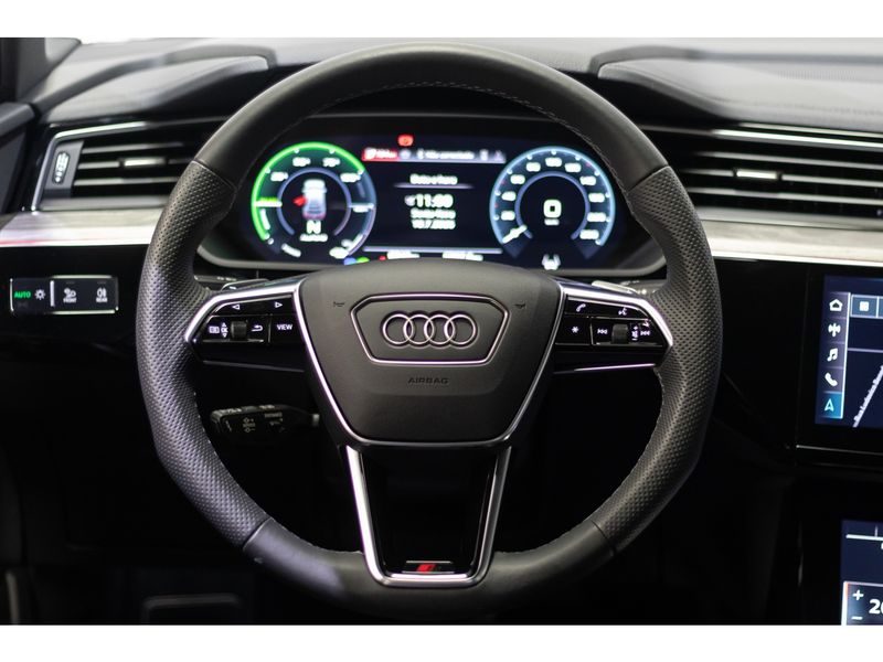AUDI Q8 E-TRON 55 ELÉTRICO SPORTBACK PERFORMANCE BLACK QUATTRO 2023/2024 PASTORE CAR COLLECTION BENTO GONÇALVES / Carros no Vale AUDI Q8 E-TRON 55 ELÉTRICO SPORTBACK PERFORMANCE BLACK QUATTRO 2023/2024 PASTORE CAR COLLECTION BENTO GONÇALVES / Carros no Vale