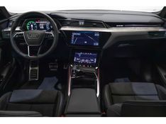 AUDI Q8 E-TRON 55 ELÉTRICO SPORTBACK PERFORMANCE BLACK QUATTRO 2023/2024 PASTORE CAR COLLECTION BENTO GONÇALVES / Carros no Vale