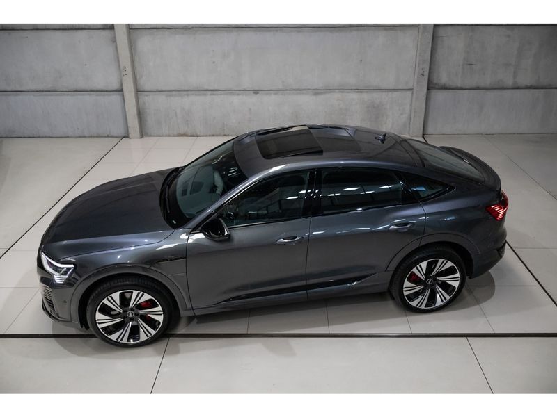 AUDI Q8 E-TRON 55 ELÉTRICO SPORTBACK PERFORMANCE BLACK QUATTRO 2023/2024 PASTORE CAR COLLECTION BENTO GONÇALVES / Carros no Vale AUDI Q8 E-TRON 55 ELÉTRICO SPORTBACK PERFORMANCE BLACK QUATTRO 2023/2024 PASTORE CAR COLLECTION BENTO GONÇALVES / Carros no Vale
