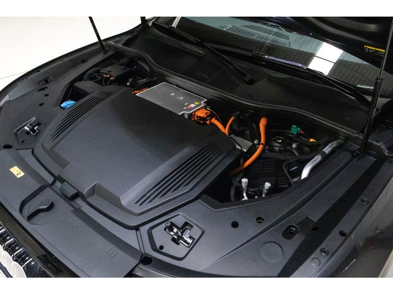 AUDI Q8 E-TRON 55 ELÉTRICO SPORTBACK PERFORMANCE BLACK QUATTRO 2023/2024 PASTORE CAR COLLECTION BENTO GONÇALVES / Carros no Vale AUDI Q8 E-TRON 55 ELÉTRICO SPORTBACK PERFORMANCE BLACK QUATTRO 2023/2024 PASTORE CAR COLLECTION BENTO GONÇALVES / Carros no Vale