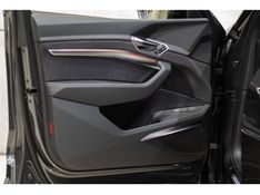 AUDI Q8 E-TRON 55 ELÉTRICO SPORTBACK PERFORMANCE BLACK QUATTRO 2023/2024 PASTORE CAR COLLECTION BENTO GONÇALVES / Carros no Vale