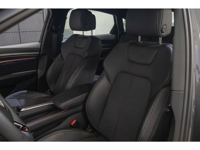 AUDI Q8 E-TRON 55 ELÉTRICO SPORTBACK PERFORMANCE BLACK QUATTRO 2023/2024 PASTORE CAR COLLECTION BENTO GONÇALVES / Carros no Vale AUDI Q8 E-TRON 55 ELÉTRICO SPORTBACK PERFORMANCE BLACK QUATTRO 2023/2024 PASTORE CAR COLLECTION BENTO GONÇALVES / Carros no Vale