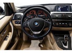 BMW 320i 2.0 SPORT 16V TURBO ACTIVE 2017/2017 PASTORE CAR COLLECTION BENTO GONÇALVES / Carros no Vale