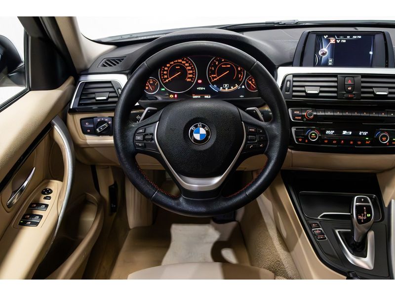 BMW 320i 2.0 SPORT 16V TURBO ACTIVE 2017/2017 PASTORE CAR COLLECTION BENTO GONÇALVES / Carros no Vale BMW 320i 2.0 SPORT 16V TURBO ACTIVE 2017/2017 PASTORE CAR COLLECTION BENTO GONÇALVES / Carros no Vale