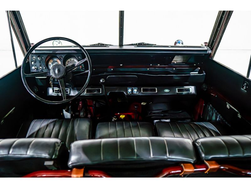 LAND ROVER SERIES III V8 61CV 1974/1974 PASTORE CAR COLLECTION BENTO GONÇALVES / Carros no Vale LAND ROVER SERIES III V8 61CV 1974/1974 PASTORE CAR COLLECTION BENTO GONÇALVES / Carros no Vale